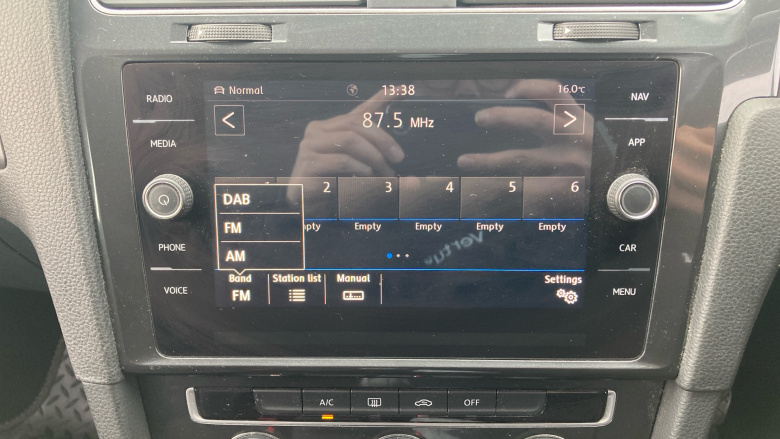 Volkswagen Golf 1.6 TDI SE 5dr [Nav] Diesel Estate